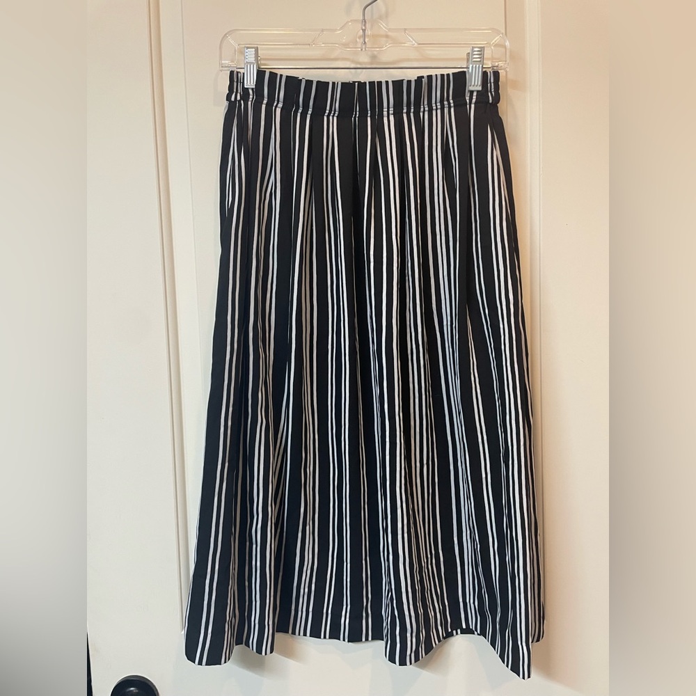 H&M Black and White Striped Maxi Skirt with Pockets - Women’s Size 8